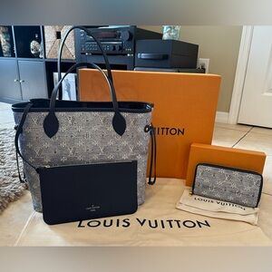 Louis Vuitton Neverfull MM MONOGLAM Blue w/Wristlet And Monoglam Wallet NWT RARE